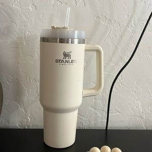 40 oz Cream Stanley.